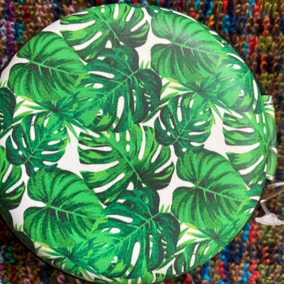 NWT Tech Ear Bud Zipper Storage Case 💚🌿🍃🌿💚 - Picture 3 of 5